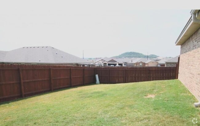 Building Photo - For Lease – $2,100/month | $2,250 Security... Rental