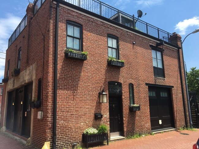 Building Photo - 1833 5th St NW