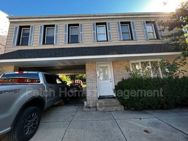 Photo - 233 S 4th St