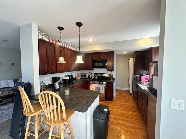 Building Photo - 99 Hillside St Unit 3