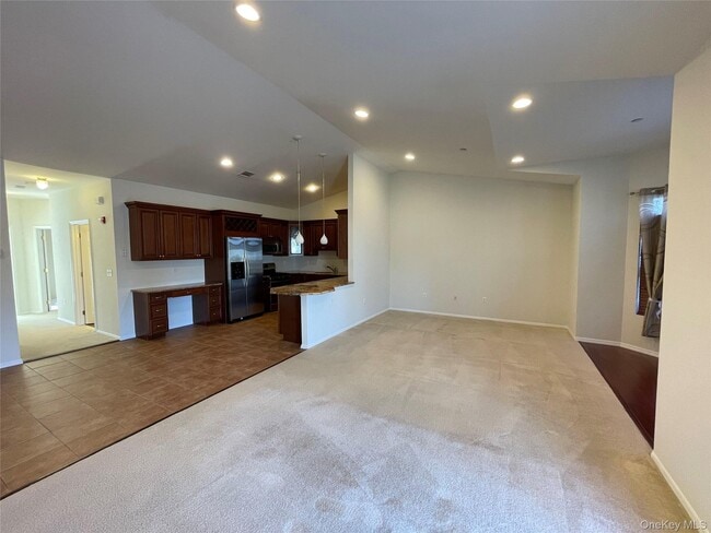 Photo - 75 Jacqueline Way