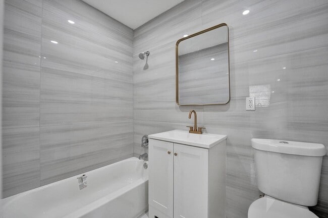 Photo - DANIA POINTE APTS