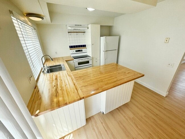 Photo - 7958 Mission Center Ct
