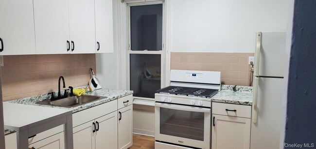 Photo - 86-33 76th St