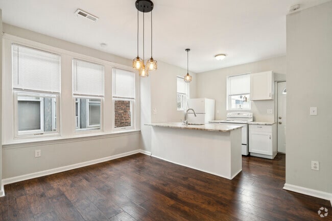 Building Photo - 924 S 58th St Unit Second Floor Rental