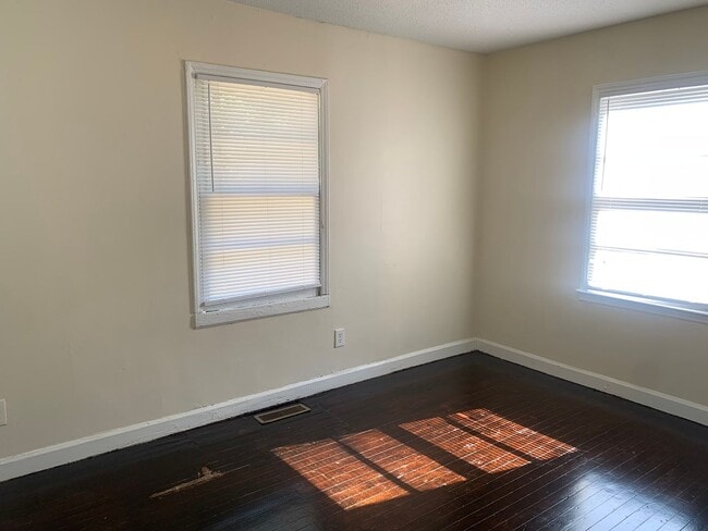 Photo - 914 Wainwright Ave