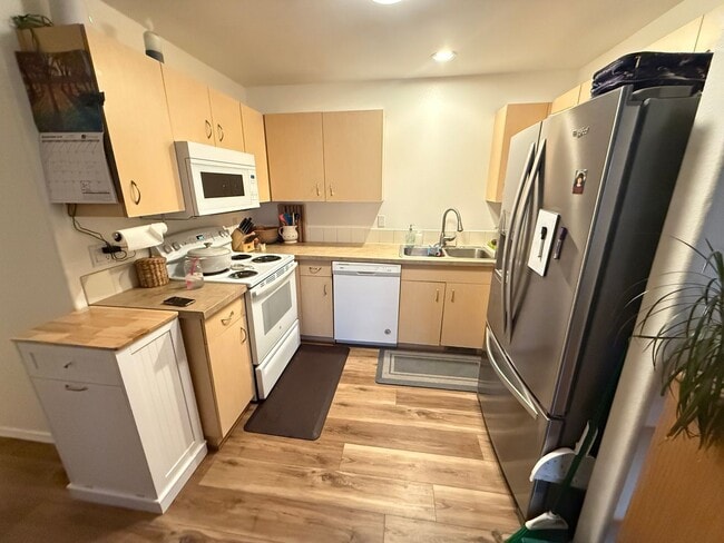 Photo - 2 Bed/1 Bath Home With Large and Fully Fen...