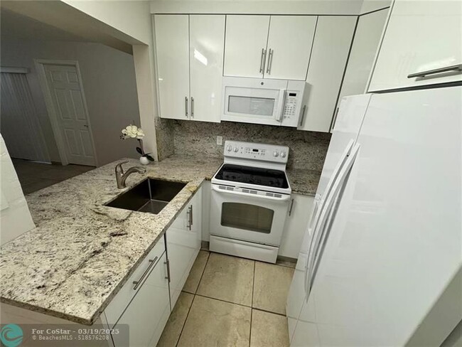 Photo - 14913 SW 104th St Unidad 16-13 Rental