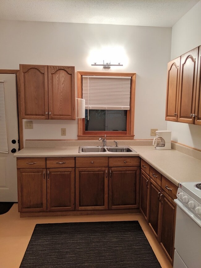 Photo - ***SCHOOL YEAR RENTAL ONLY Available through MAY 15TH ***