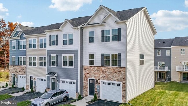 Photo - 160 Munsee Cir Townhome