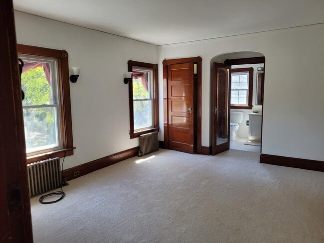 Photo - 2060 Elm St