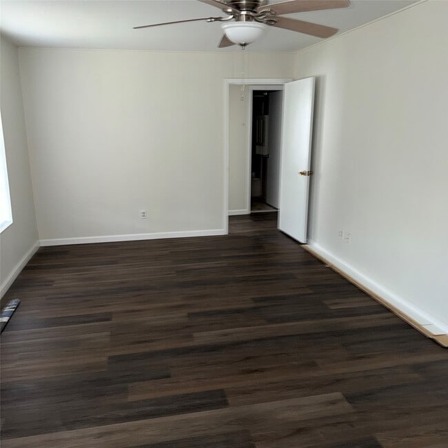 1216 Gifford Ln