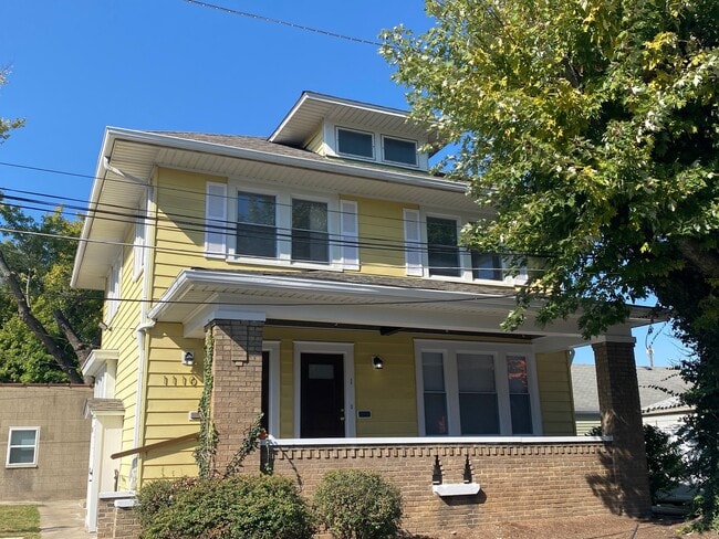 Building Photo - 1110 Laurel St Unit 2