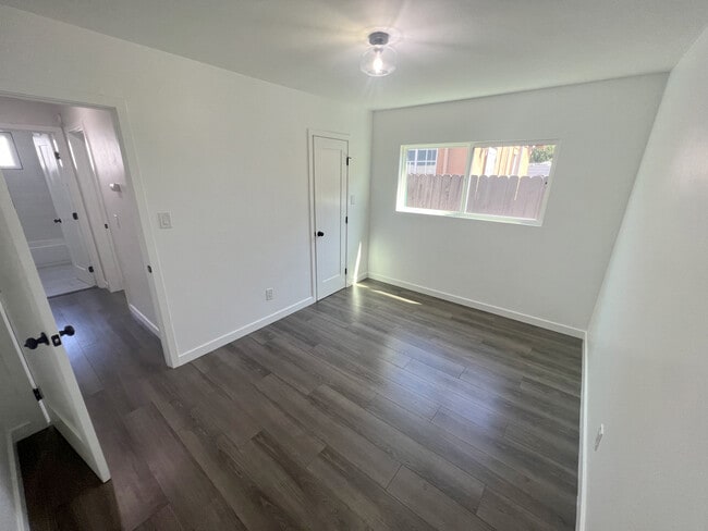 Photo - 3572 Nile St