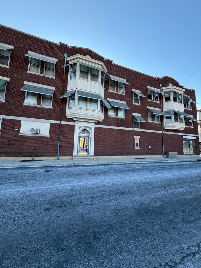 Building Photo - 3 E Chestnut St Unit #3