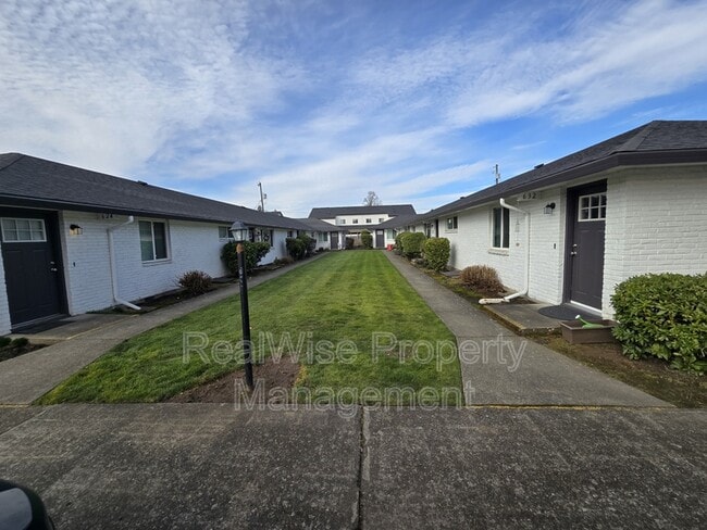 Photo - 554 NE Anderson St