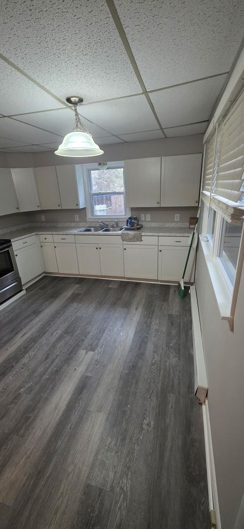 Building Photo - 123 W Main St Unit A