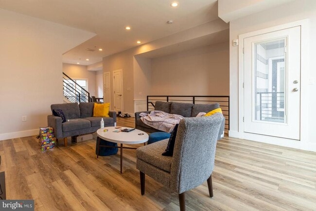 Photo - 1850 Frankford Ave Unit B