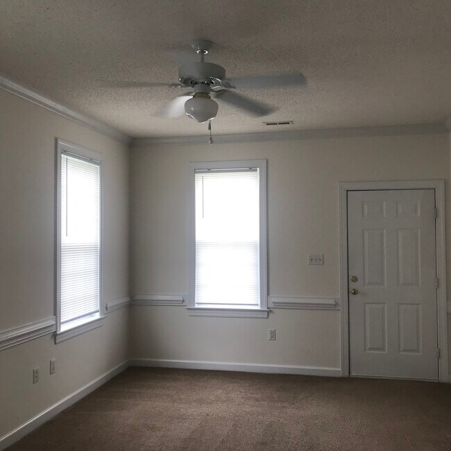 Photo - 3321 Whitlock Dr N