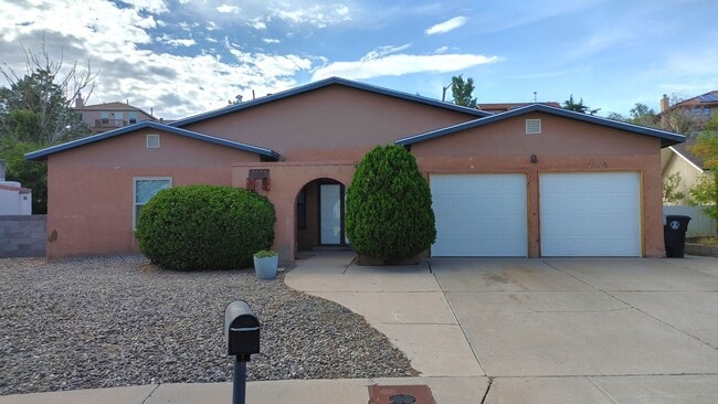 Appealing 3 Bedroom, 2 Bath Home In The NW... - Appealing 3 Bedroom, 2 Bath Home In The NW...