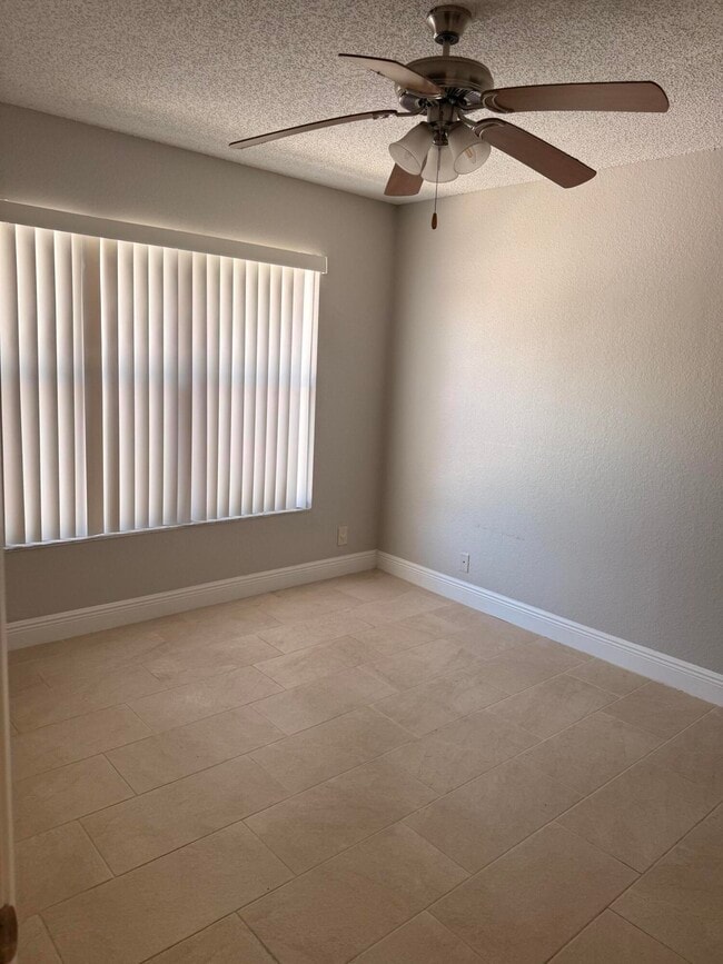 1440 Lake Crystal Dr Unit H