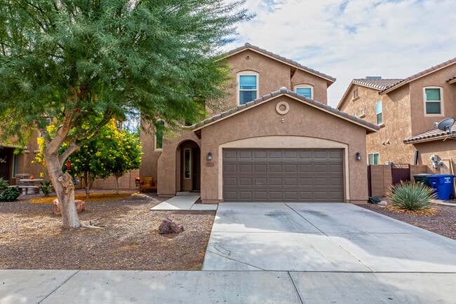 Building Photo - 4 BEDROOM POOL & SOLAR HOME!