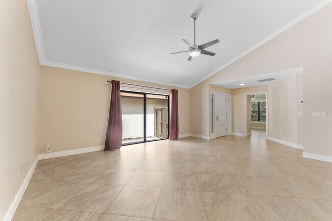 Photo - Stunning 3 BR/2 BA/2 Garage Single Family Home in highly sought-after Sweetwater Oaks!