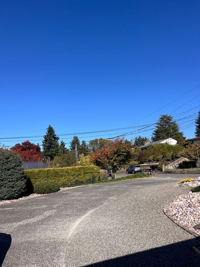 Photo - 610 N Aurora Ave
