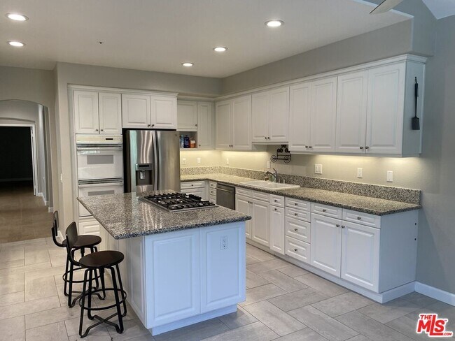 Photo - 732 Palisades Dr