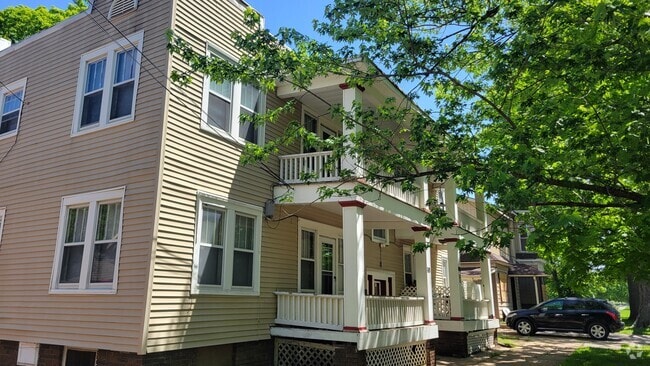 Building Photo - 808 SW 11th St Unit 4 Rental