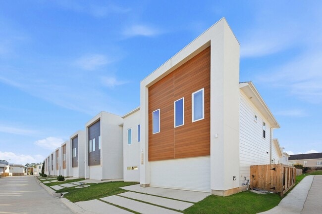 Photo - 5519 Paraiso Pl