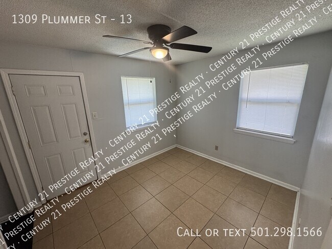 Photo - 1309 Plummer St Unit 13