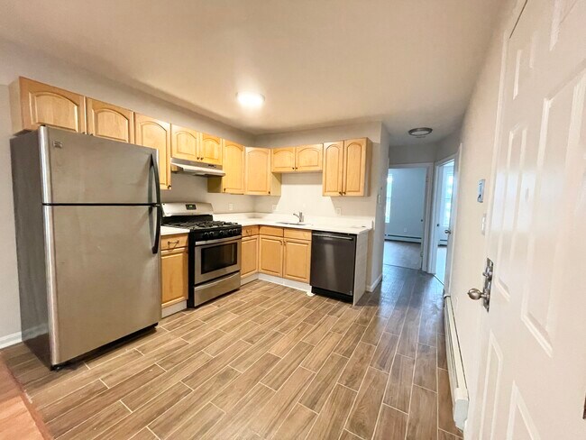 Building Photo - 76 Hammond St Unit F