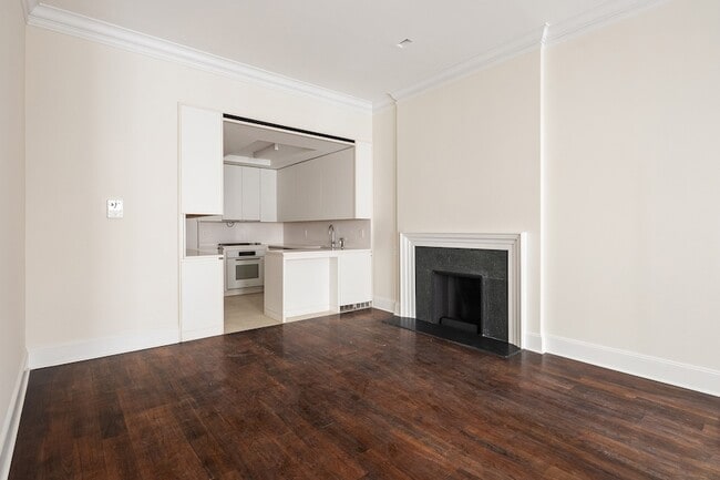 Photo - 127 E 69th St