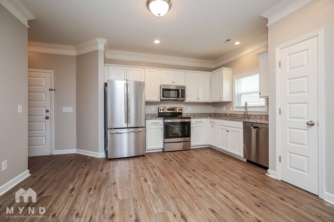 Photo - 2233 Dale View Dr