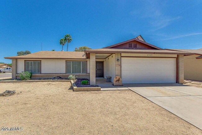Building Photo - 2303 S Cottonwood Dr