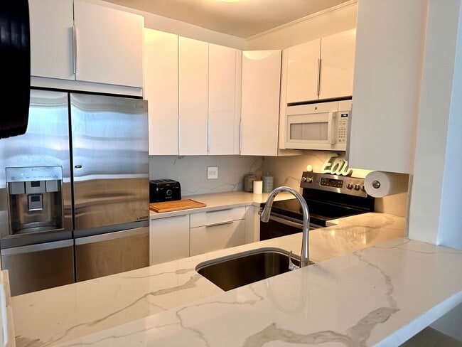 Kitchen - 23901 Civic Center Way Unit # 136