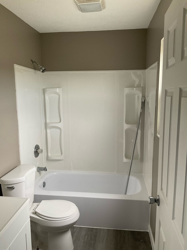 Photo - 1851 Lakeview Dr