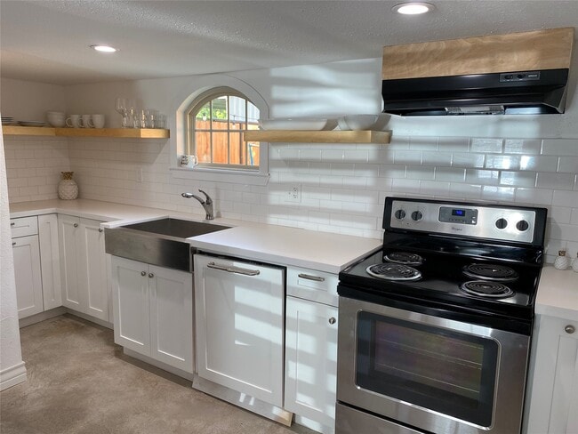 Building Photo - 2204 Terry St