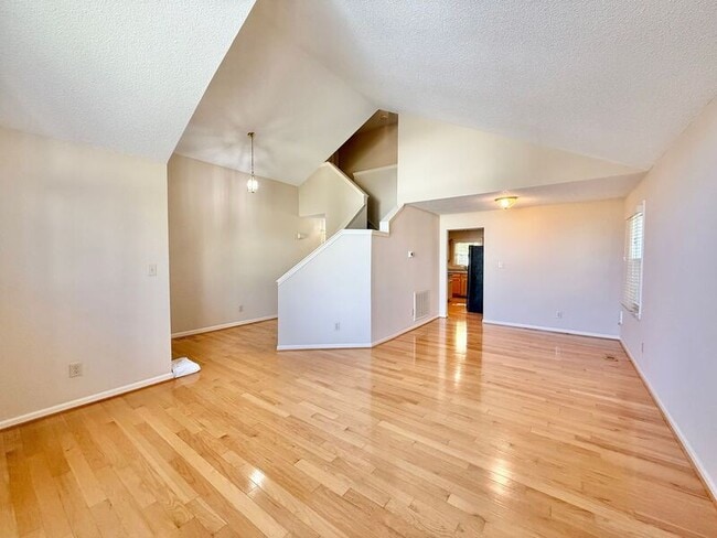 Photo - 103 Wabash Cir