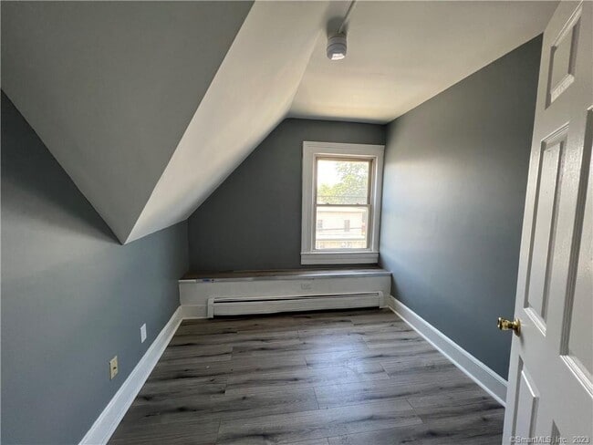 Photo - 251 Black Rock Ave Unidad 3R