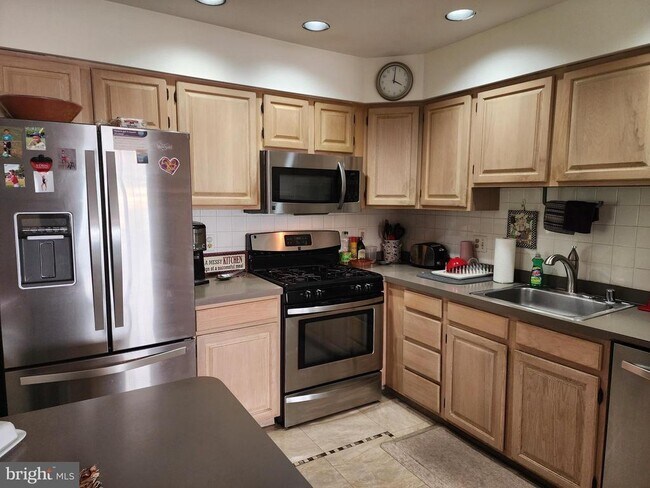 Photo - 922 Glackens Ln