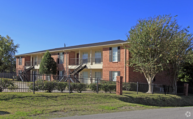 Building Photo - Winston Chase Apartments