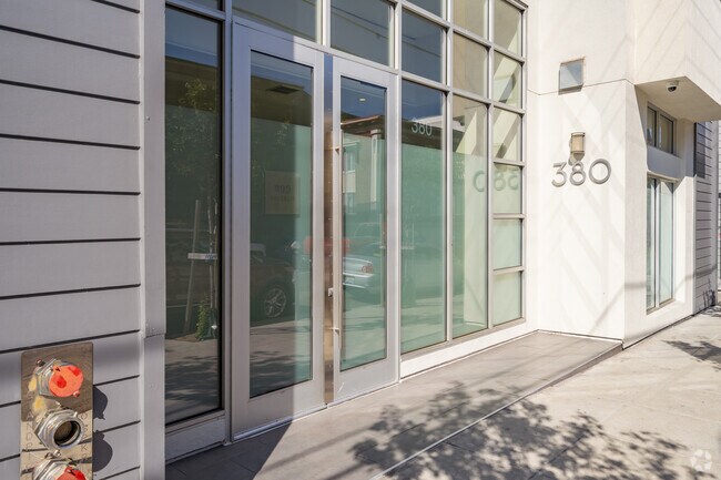 Entrada - 380 14th St