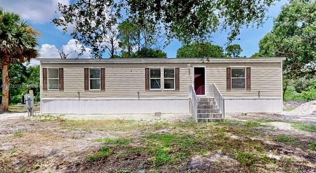 Building Photo - 720 N Riverside St Rental