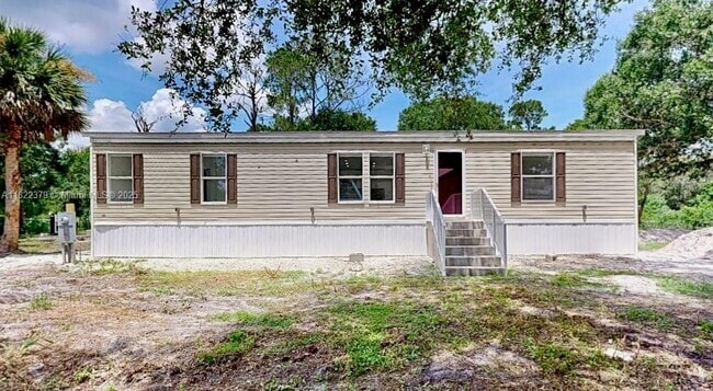 Building Photo - 720 N Riverside St Rental
