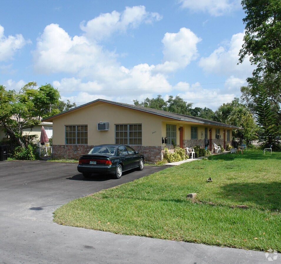 Photo - 1645-1655 SW 30th St