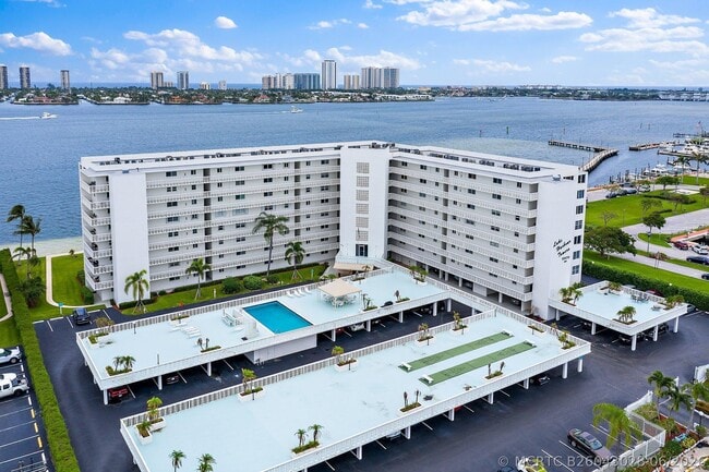 Building Photo - 301 Lake Shore Dr Unit 802