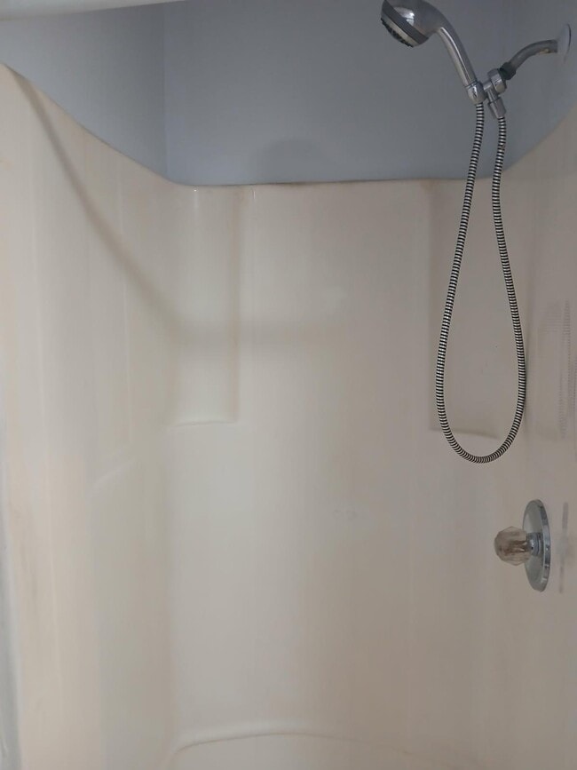 Baño - 1333 1st Ave Unidad 2R