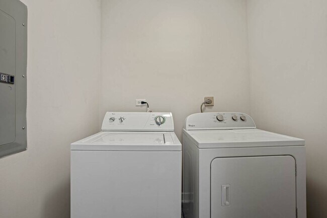 Photo - 1295 S Michigan Ave